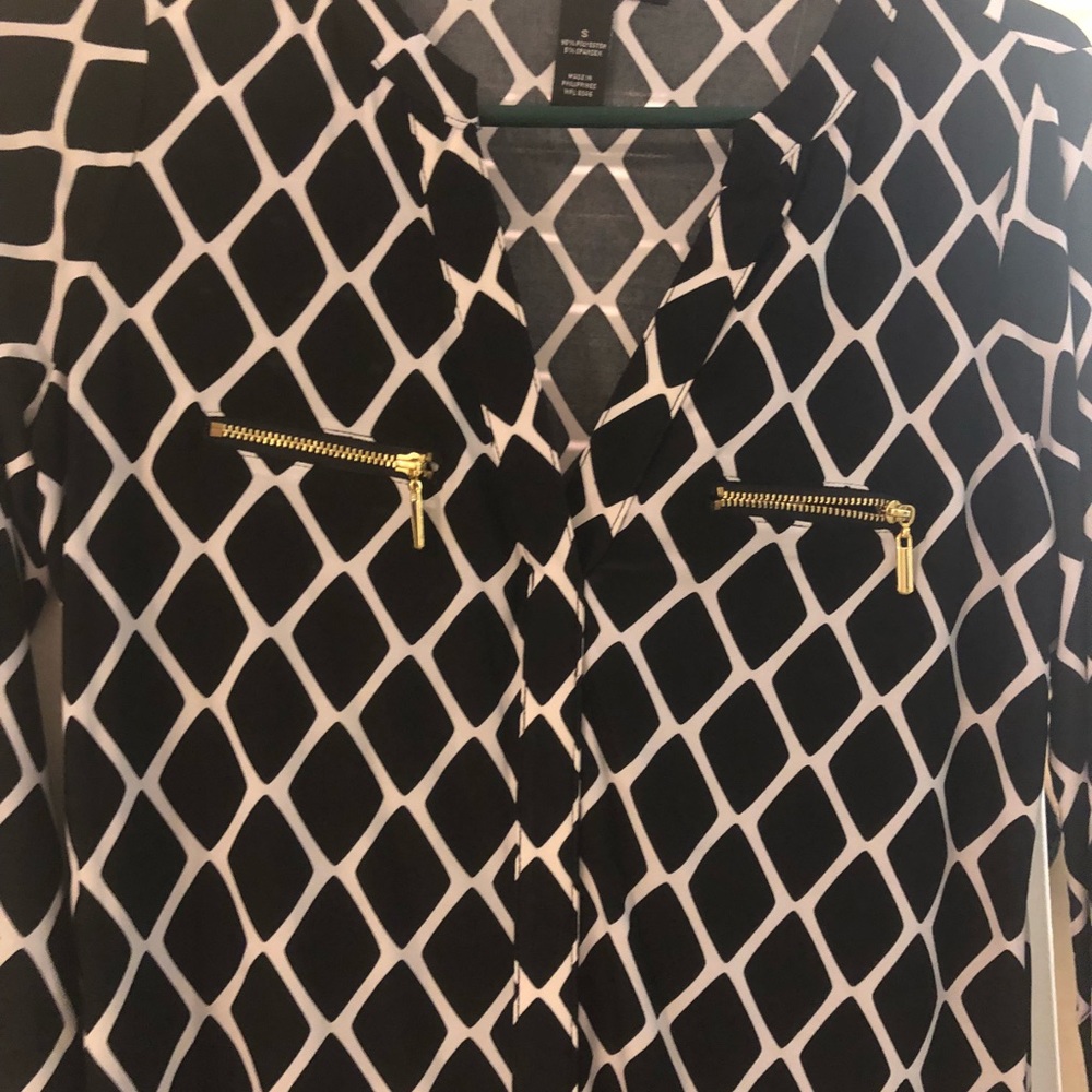 Beautiful polyester/spandex blouse - Picture 2 of 4